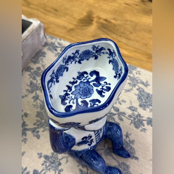 Vintage Chinoiserie Blue and White Monkey Holding Trinket Dish - Picture 2 of 7